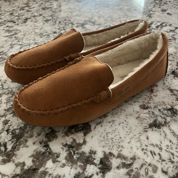 Land’s End Women’s Suede Moccasin Slippers - Picture 4 of 6